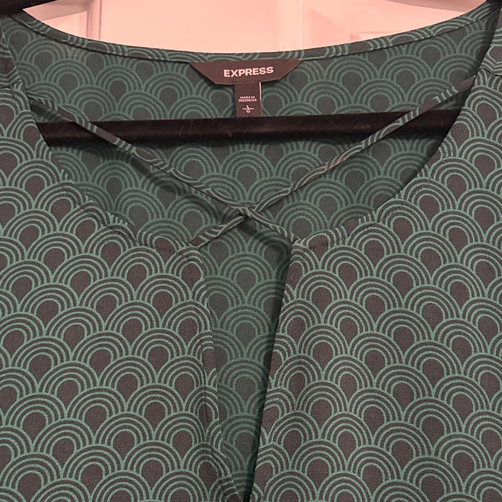 Express Green Patterned Blouse - Picture 4 of 5